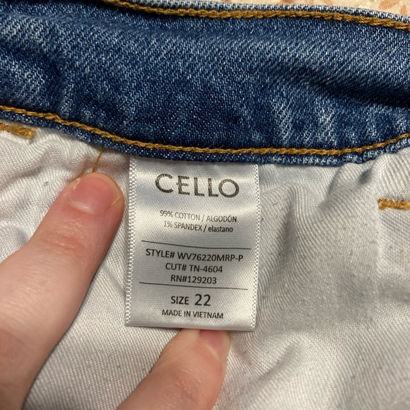 Ms. Cello Straight Leg Frayed Hem Jeans size 22 - Picture 5 of 6